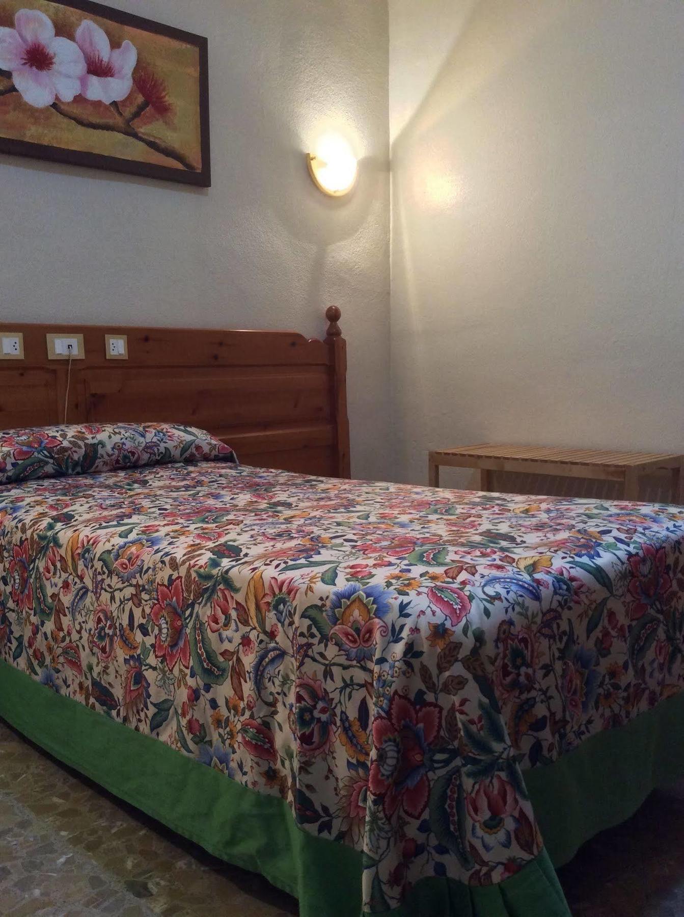 Hotel Sandra 알칼라데과다이라 외부 사진