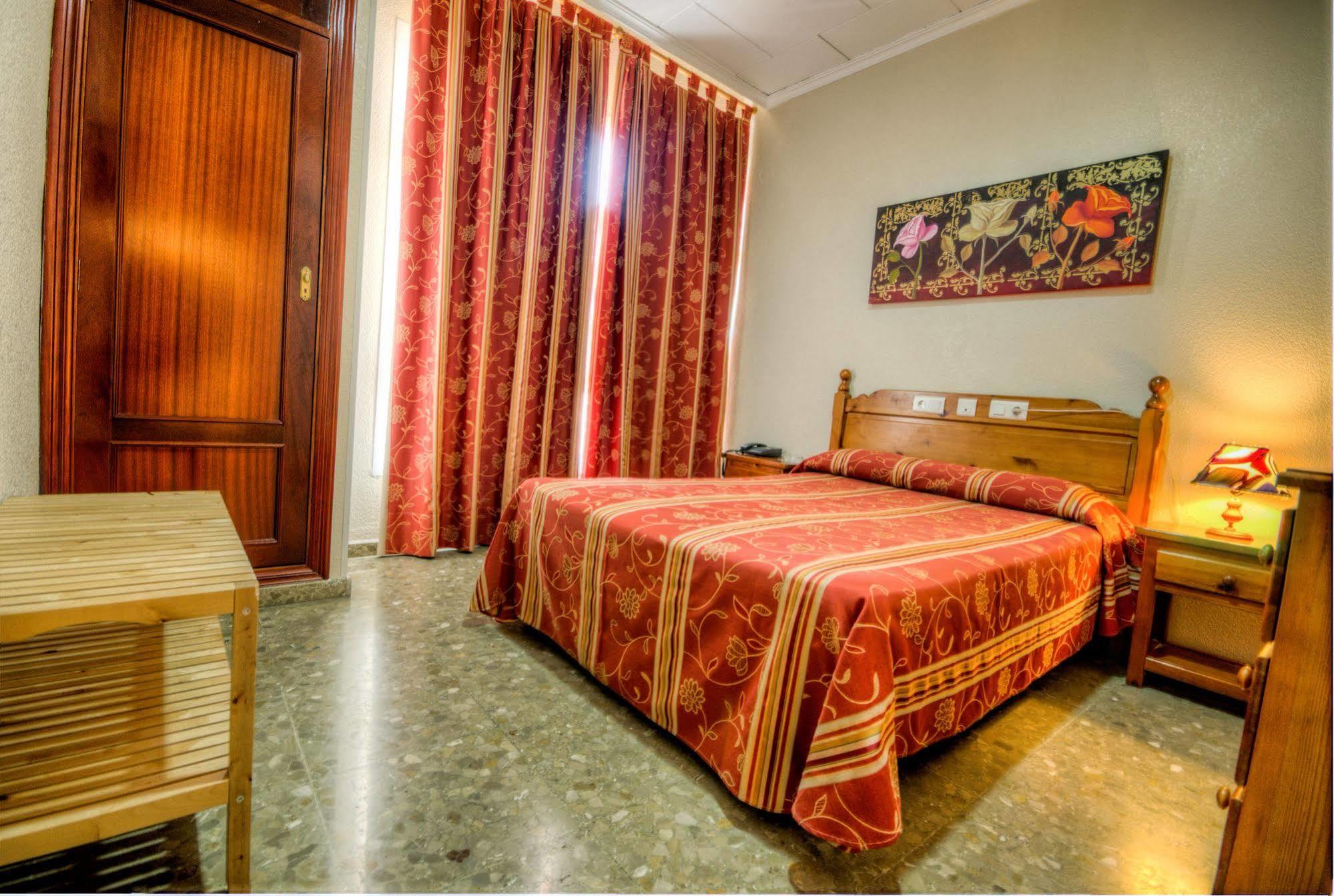 Hotel Sandra 알칼라데과다이라 외부 사진